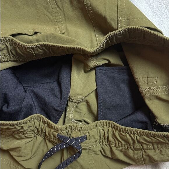 01. Algo Men's Casual Olive Cargo Shorts - Picture 3 of 5